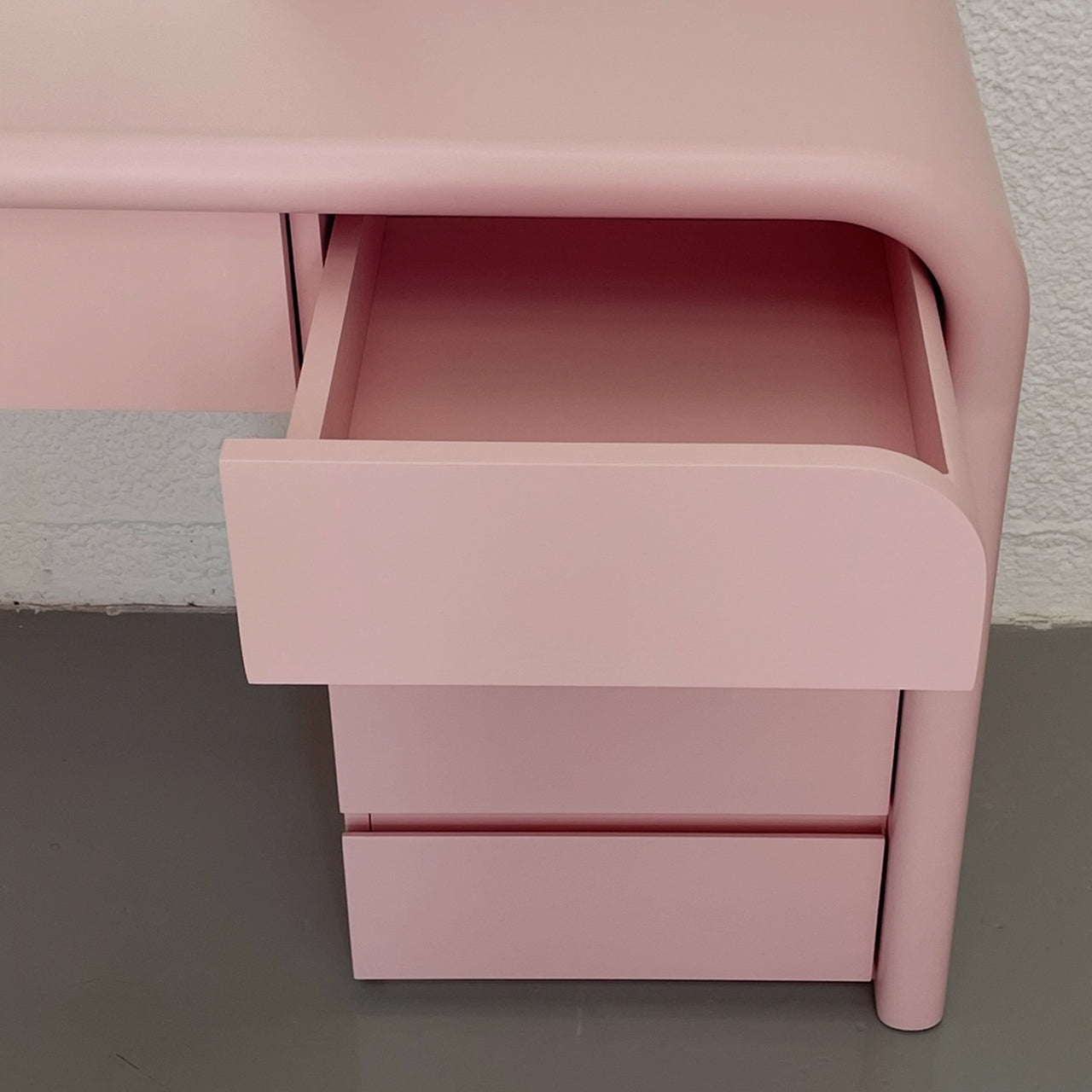 Diva Dresser